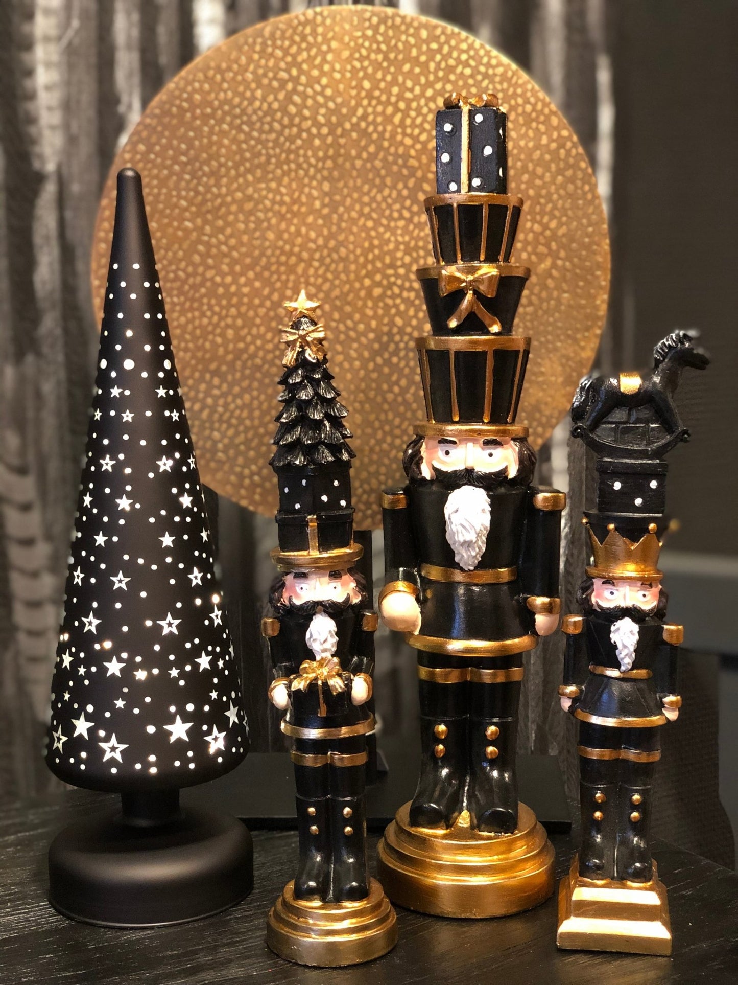 Notenkraker zwart / goud | 23cm Woonunique