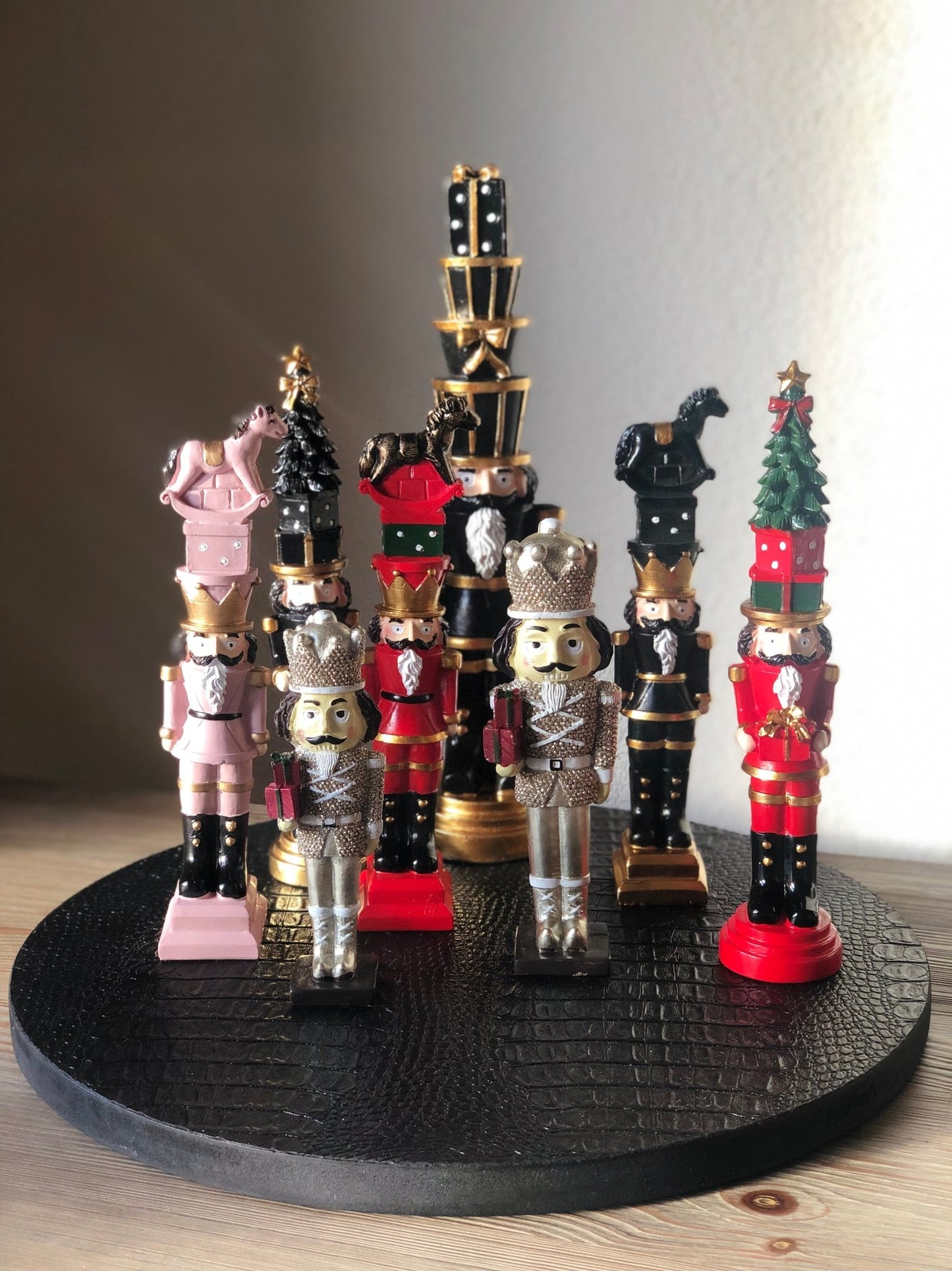 Notenkraker zwart / goud | 23cm Woonunique