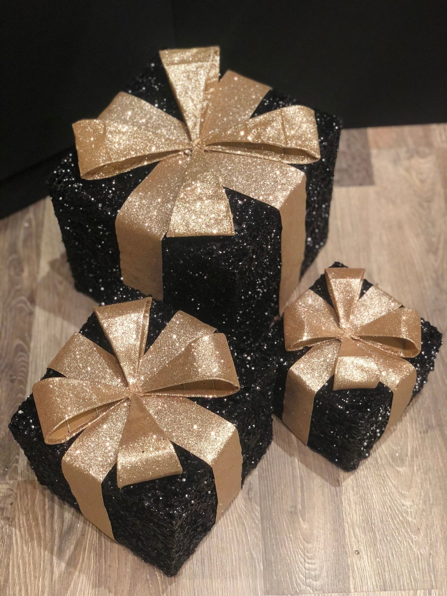 Sparkle Christmas Giftbox | Zwart met een gouden strik Woonunique